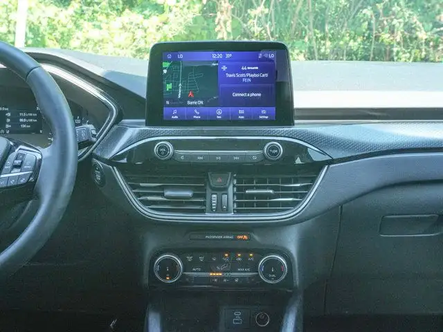 2022 Ford Escape SEL- Pano Roof - Heated Seats - AWD in Cars & Trucks in Barrie - Image 17
