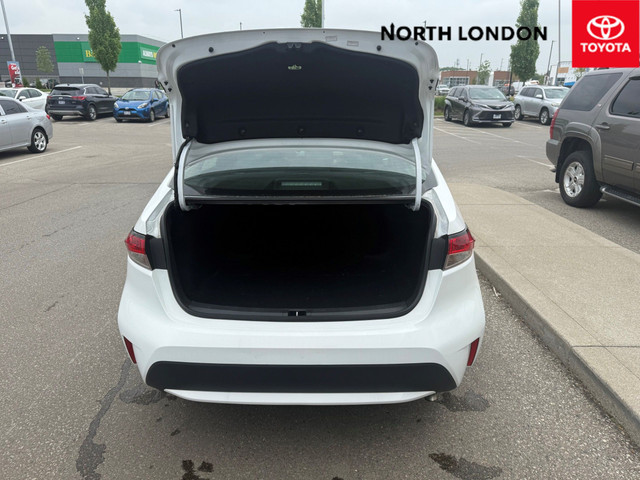 2022 Toyota Corolla LE CLEAN CARFAX - ONE OWNER - APPLE CARP... in Cars & Trucks in London - Image 3