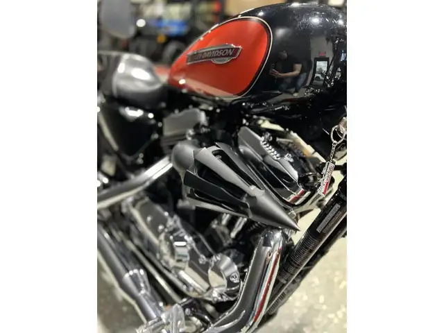 2009 Harley-Davidson XL 1200 SPORTSTER CUSTOM **TRES BAS KILOMET in Street, Cruisers & Choppers in Laval / North Shore - Image 19