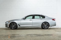 Francais: * Ensemble Premium Essentiel * Sièges confort et ventilés * Sièges avant ventilés * Accès... (image 3)