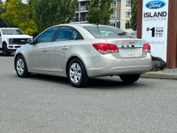 This 2013 Chevrolet Cruze has a Grey exterior and Grey seats with seating for 5. Equipped with a 1.4... (image 4)