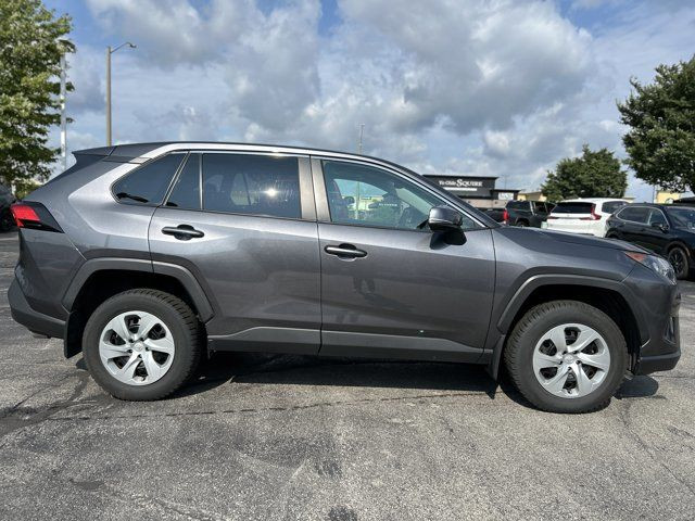 2022 Toyota RAV4 LE in Cars & Trucks in Hamilton - Image 4
