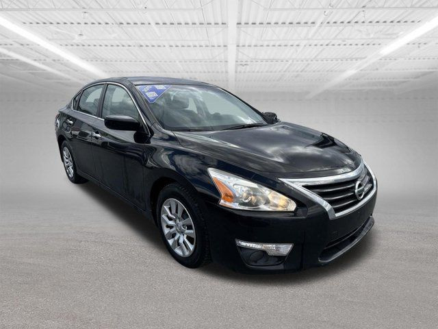  2015 Nissan Altima 2.5 in Cars & Trucks in City of Halifax