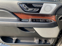 **WE WILL BEAT ANY DEALER IN THE CITY** Infinite Black Metallic Clearcoat 2023 Lincoln Navigator Res... (image 4)