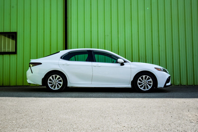2023 Toyota Camry SE • HEATED SEATS • CP/AA • REAR CAM in Cars & Trucks in Cornwall - Image 2
