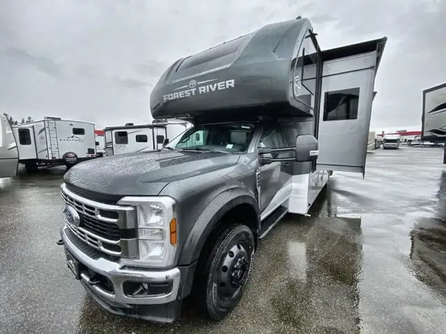 2025 EAST TO WEST Bravado 33DS in RVs & Motorhomes in Abbotsford - Image 6