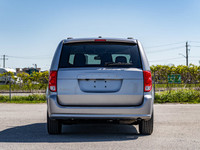 SE PLUS GROUP -inc: 2nd-Row Power Windows Wheels: 17 x 6.5 Aluminum Deep-Tint Sunscreen Glass Power... (image 5)