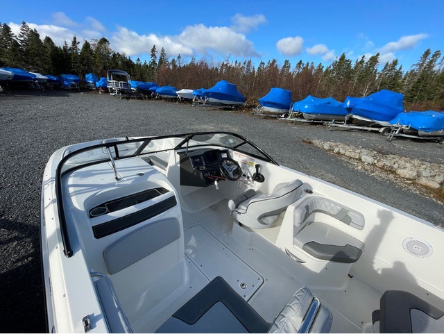 2022 Bayliner VR6 Bowrider - Outboard in Powerboats & Motorboats in City of Halifax - Image 4