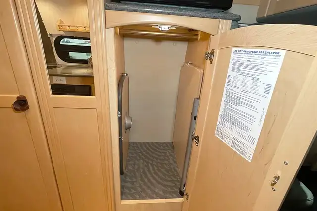 2010 Pleasure-Way Excel TS – Pre-Owned Class B Motorhome. in RVs & Motorhomes in Red Deer - Image 29