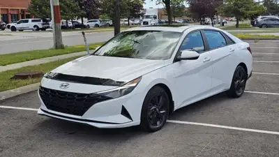 Check out this sleek 2022 Hyundai Elantra Preferred with sunroof, back camera, and alloy wheels! Wit...