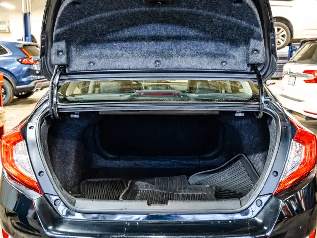 2020 Honda Civic Touring | TOIT OUVRANT | CUIR | GARANTIE 10 ANS in Cars & Trucks in City of Montréal - Image 17
