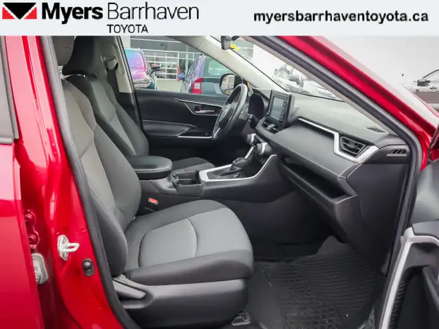 2021 Toyota RAV4 XLE AWD - Sunroof - Power Liftgate in Cars & Trucks in Ottawa - Image 12