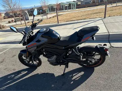 APPLY NOW: https://www.ridecollective.ca/get-pre-approved The 2023 CFMOTO 300NK is a budget-friendly...
