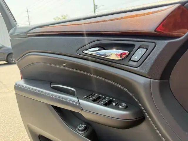 2012 Cadillac SRX Luxury / BRAND NEW HEADLIGHTS / BRAND NEW TIR in Cars & Trucks in Ottawa - Image 13