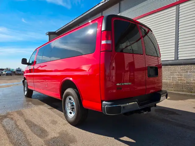 2021 Chevrolet Express Passenger 3500 / LT / 12 PASSENGERS 155"  in Cars & Trucks in West Island - Image 6