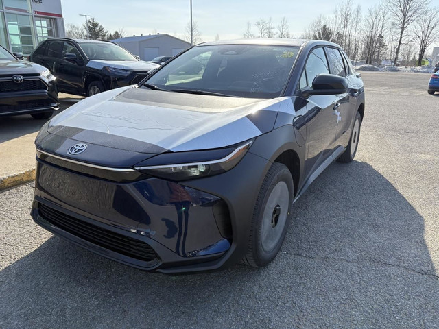 Toyota bZ4X LE 2025 AWD - VÉHICULE NEUF - in Cars & Trucks in Québec City