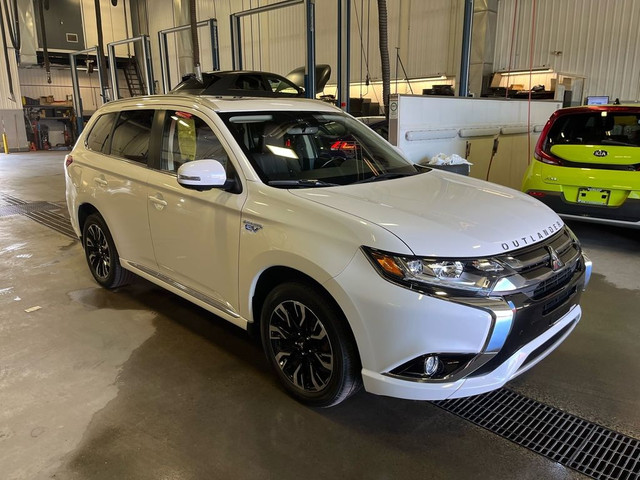 2018 Mitsubishi Outlander PHEV GT S-AWC JAMAIS ACCIDENTE in Cars & Trucks in Lévis