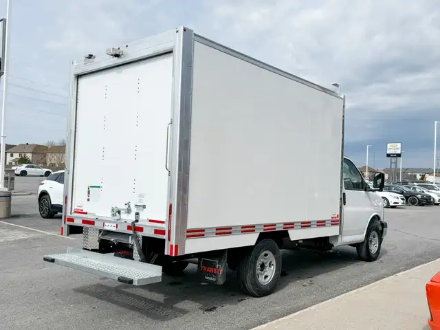 2025 Chevrolet Express Cutaway Work Van 4.3L V6 WITH REMOTE E... in Cargo & Utility Trailers in Ottawa - Image 7