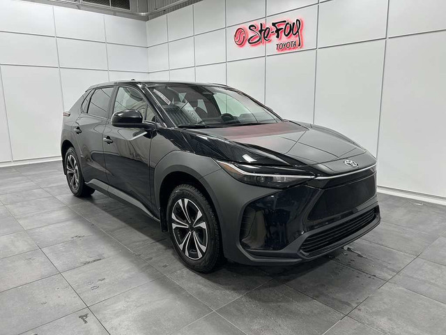2023 Toyota bZ4X XLE AWD - TOIT PANORAMIQUE - BLUETOOTH in Cars & Trucks in Québec City