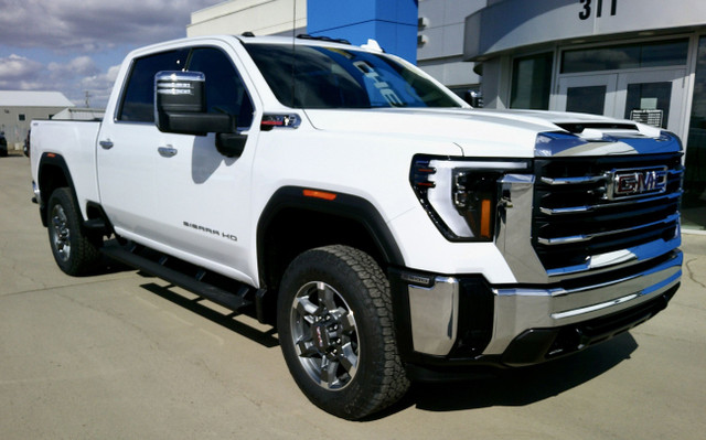 2025 GMC Sierra 2500HD SLT 4WD in Cars & Trucks in Regina - Image 3