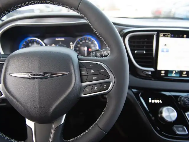 2025 Chrysler Grand Caravan SXT, Heated Leather, Lane Keep in Cars & Trucks in Calgary - Image 15