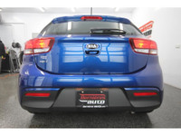 Kia Rio version LX ; tout équipé avec caméra de recul; Bluetooth; sièges chauffants; volant chauffan... (image 6)