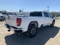 Sierra 3500HD, 4WD, 18" Aluminum Wheels, 6.6L Duramax V8 Turbo Diesel, 10-Speed Automatic Transmissi... (image 5)