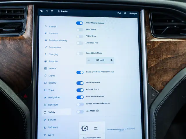 2019 Tesla Model X Long Range/AUTOPILOT FULL SELF-DRIVE/1OWNER in Cars & Trucks in Mississauga / Peel Region - Image 37