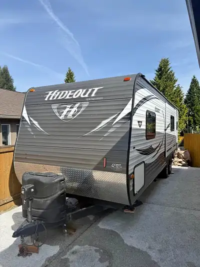 APPLY NOW: https://www.ridecollective.ca/get-pre-approved The 2016 Keystone Cougar 336BHS is a spaci...