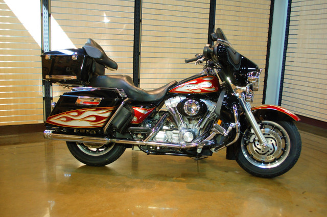 2006 HARLEY DAVIDSON Electra Glide Classic in Touring in Medicine Hat - Image 2