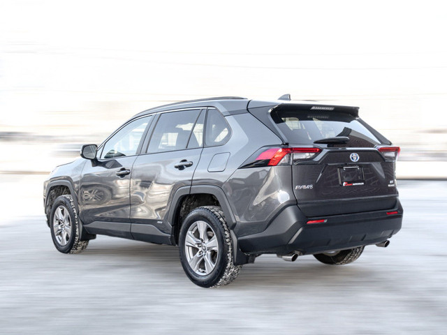 2023 Toyota RAV4 HYBIRD |LE|AWD|APPLE CAR PLAY|BACK UP|HEATED SE in Cars & Trucks in City of Toronto - Image 4