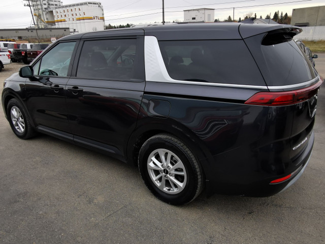 2022 Kia Carnival LX in Cars & Trucks in Lethbridge - Image 4