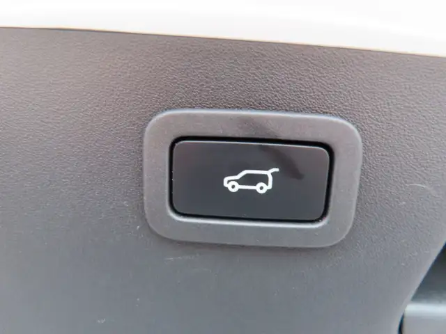 2021 Jaguar E-PACE SE P250 AWD - Navigation - 1 OWNER CAR !!! in Cars & Trucks in Oakville / Halton Region - Image 34