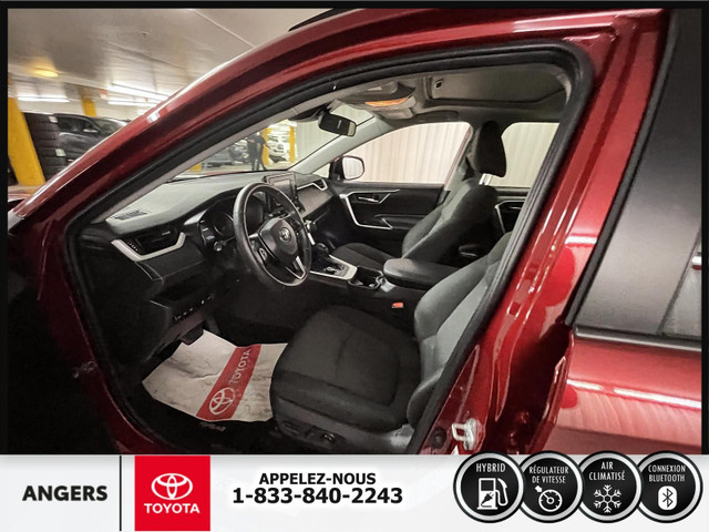 2020 Toyota RAV4 in Cars & Trucks in Saint-Hyacinthe - Image 4