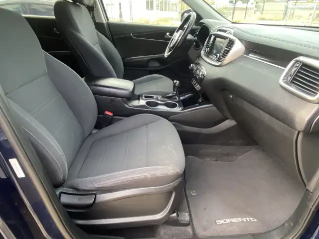 2017 Kia Sorento AWD 7 Passengers back up camera- Priced to Sell in Cars & Trucks in Edmonton - Image 10