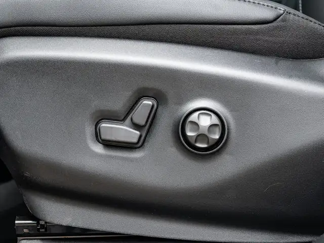 2025 Chrysler Pacifica Select in Cars & Trucks in Barrie - Image 18