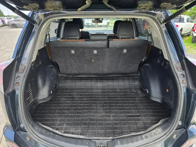 2017 Toyota RAV4 Hybrid in Cars & Trucks in Ottawa - Image 32
