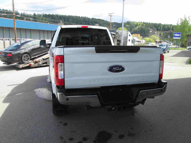 2017 Ford 1 Ton Trucks Lariat in Cars & Trucks in Prince George - Image 4