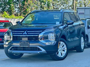 2025 Mitsubishi Outlander SE - Heated Seats, Sunroof, Power Liftgate
