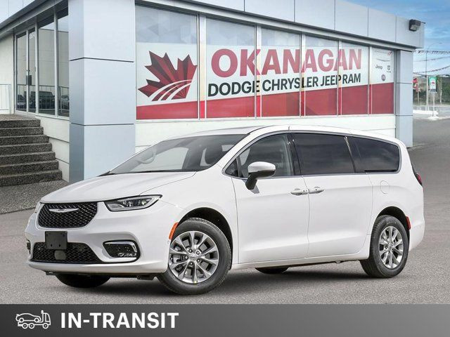  2024 Chrysler Pacifica Touring-L in Cars & Trucks in Kelowna