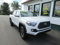 2023 Toyota Tacoma TRD OFF ROAD w/ ONLY 1500KM!