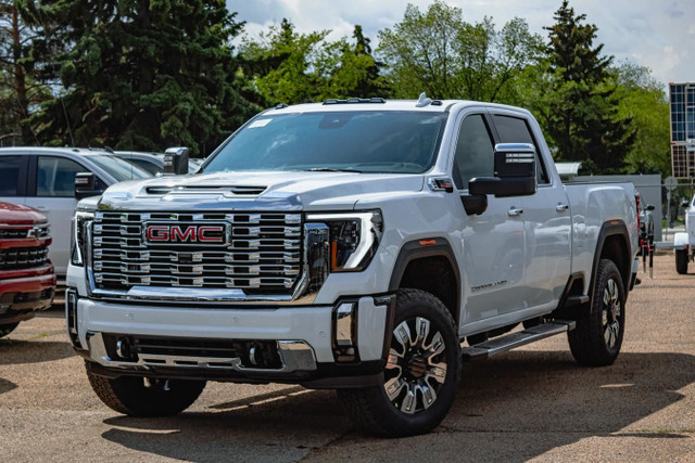 2025 GMC Sierra 1500 SLT Crew Cab 4WD in Cars & Trucks in Edmonton - Image 2