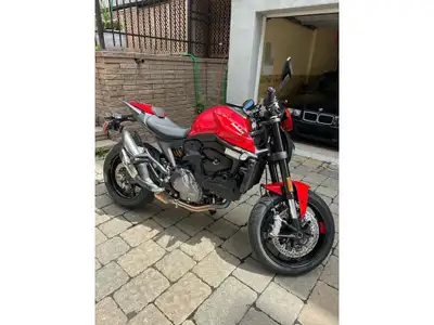 . 2021 DUCATI MONSTER 1000 DUCATI MONSTER 1000 2022 2500KM C-1744 Véritable aubaine $$$ Vous avez un...