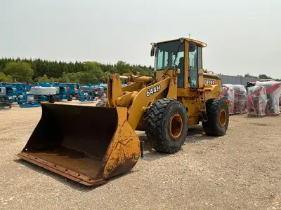 NEEDS ENGINE WORK 2001 John Deere 644H powered by a 6081 John Deere diesel engine. Enclosed heated c...