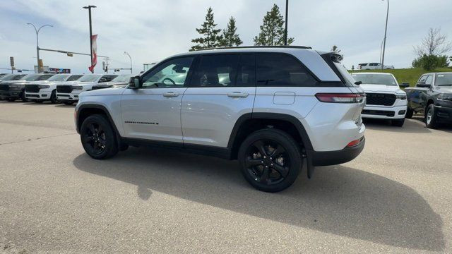 2025 Jeep Grand Cherokee Altitude | Sunroof | Remote Start in Cars & Trucks in Edmonton - Image 2
