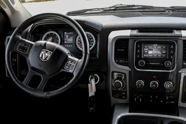 2023 Ram 1500 Classic Express dans Autos et camions dans Comté de Strathcona - Image 14