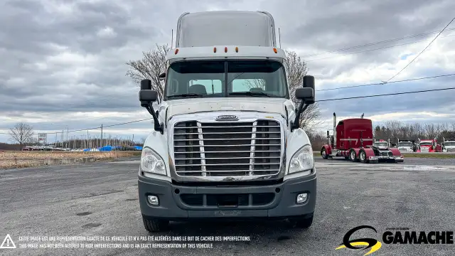 2015 FREIGHTLINER CASCADIA DAY CAB in Heavy Trucks in Chilliwack - Image 4