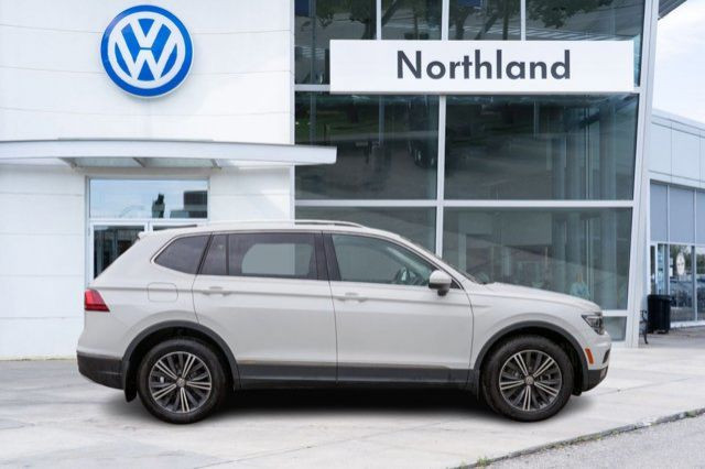 2021 Volkswagen Tiguan Highline | Clean Carfax | One Owner in Cars & Trucks in Calgary - Image 2