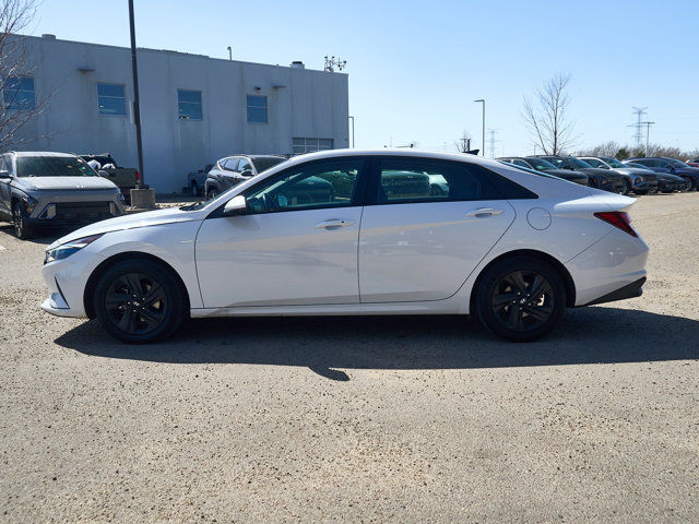 2022 Hyundai Elantra Preferred | Lane Keep Assist | Backup Cam in Cars & Trucks in Edmonton - Image 2