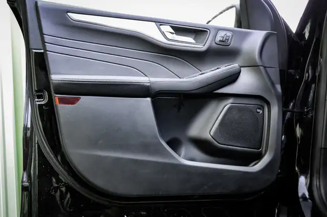 2021 Ford Escape Titanium Hybrid AWD • NAVIGATION • PREM. AUDIO in Cars & Trucks in Kingston - Image 11